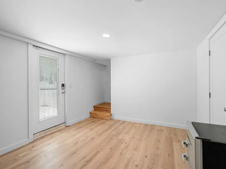 3363 Mimosa Dr — Photo 32