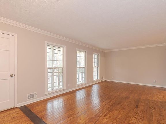 3rd image of 3108 Robin Ln