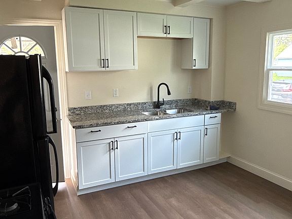 2nd image of 416 Ulster St #1