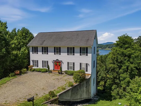 1326 Laurel Ct, Hiawassee, GA 30546