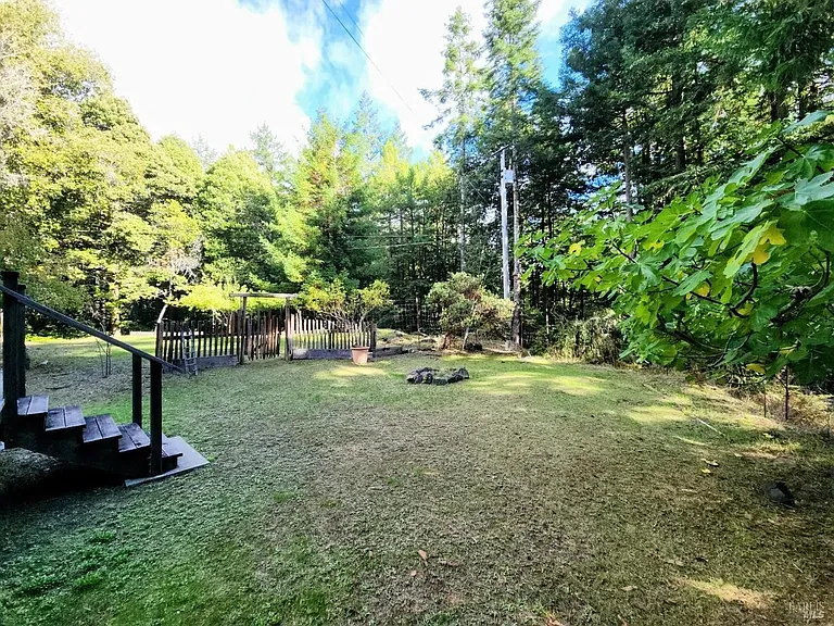 8080 Surprise Valley Rd — Photo 27