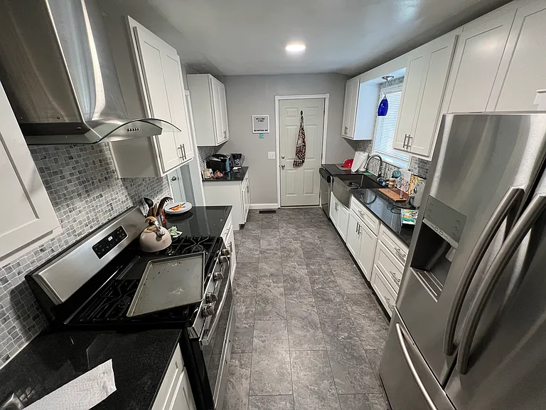 124 W Hartman Ave — Photo 4