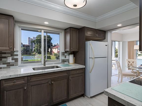 3rd image of 921 Seagrape Dr Unit 209