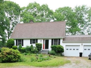 18 White Plains Rd, Norwich, CT 06360