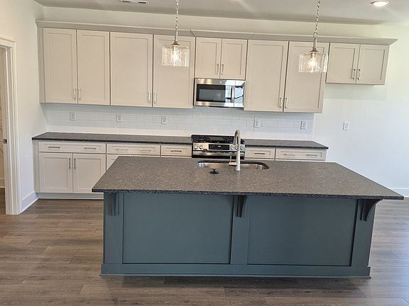 3rd image of 617 Whitetail Ct