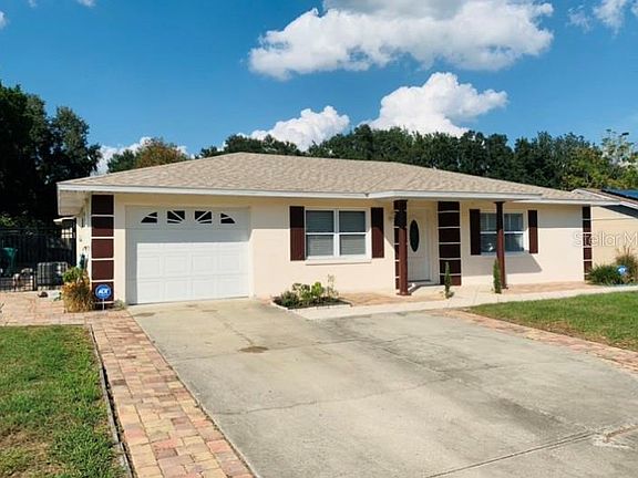 4th image of 2711 Lakewood Ln