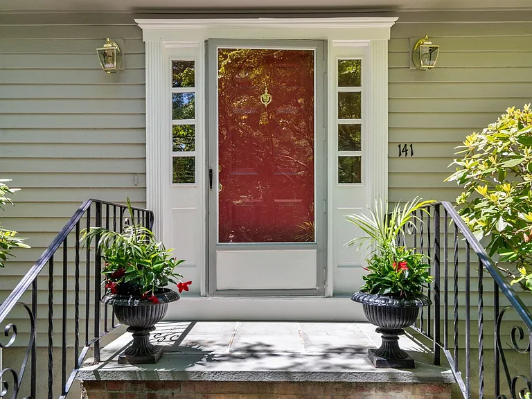 141 Westgate Rd — Photo 2