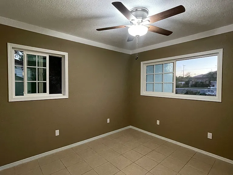 1045 Richards Rd — Photo 1