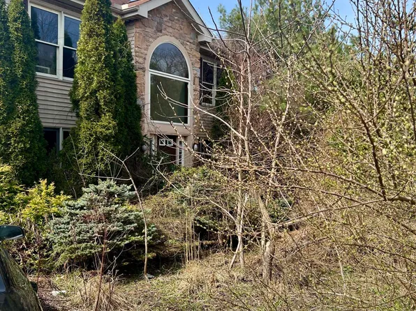 5693 Neola Rd, Stroudsburg, PA 18360