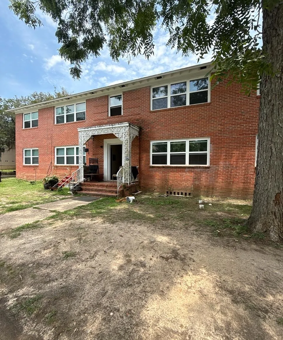 2 bed, 850 sqft, $900 — Photo 1