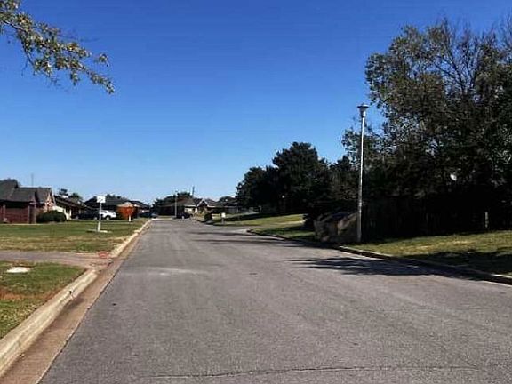 Exterior Neighborhood (street photo)
