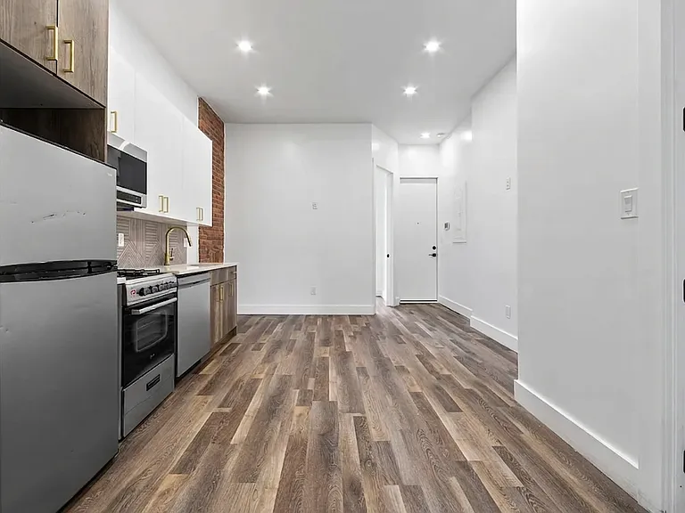 338 Hart St #2 — Photo 4