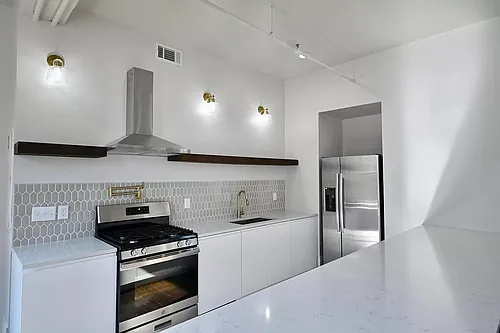 738 York St #1 Photo 1