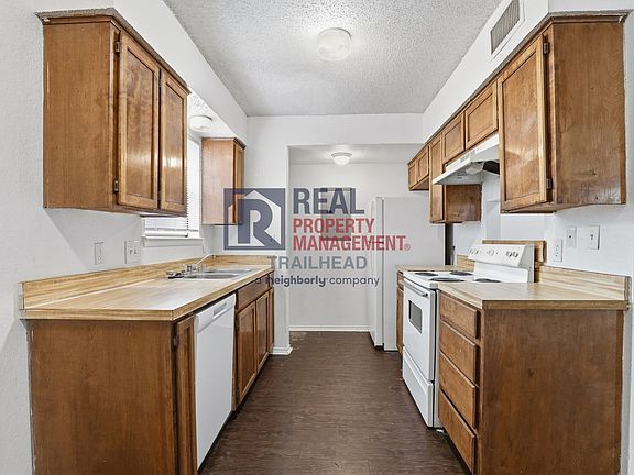 5th image of 3736 Ramona Dr APT 200