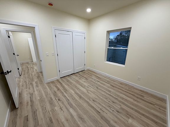 5th image of 915 Hudson Ave #1