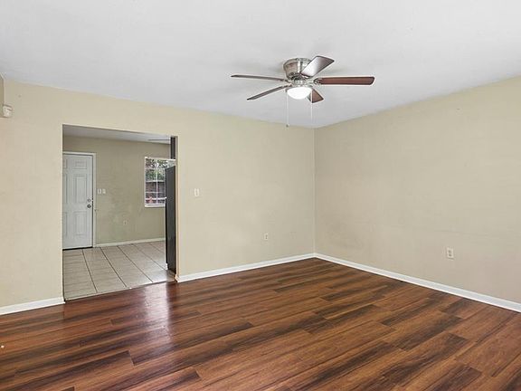 4th image of 4085 Alex Dr SW
