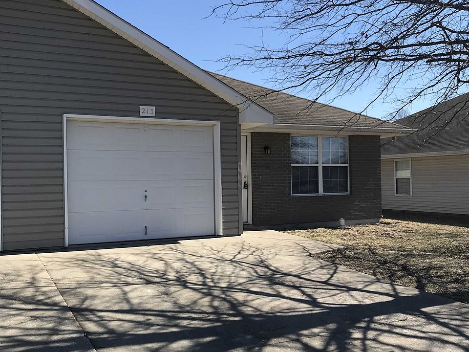 1st image of 215 Aaron Ln