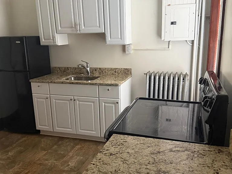 41 E. Franklin Street — Photo 8
