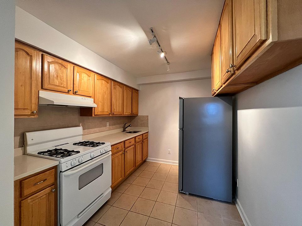 1st image of 7358 53rd Ave #1F