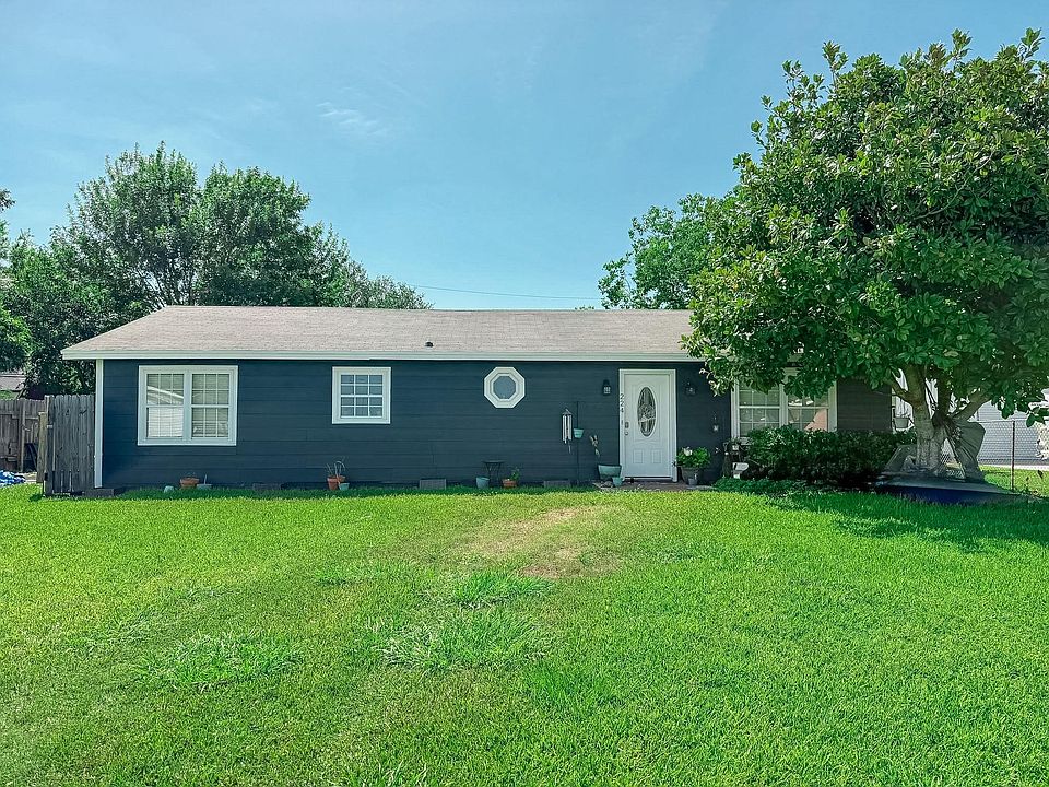 1st image of 224 Maple Dr