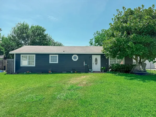 224 Maple Dr, Hitchcock, TX 77563