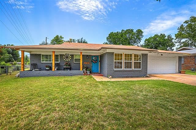 1st image of 2101 Robinwood Dr