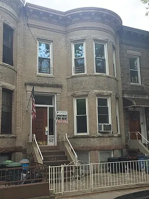 Rented by Commercial Acquisitions Inc. | media 32