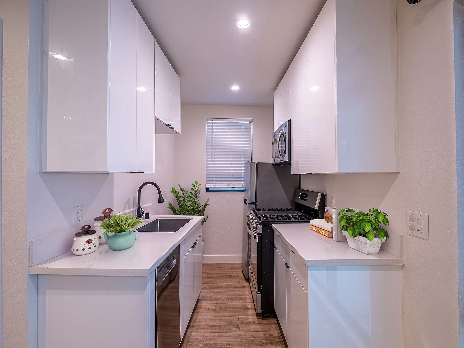 1 bed, 570 sqft, $2,295 — Photo 4