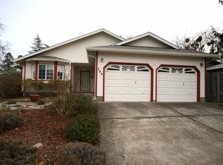 764 Oak Knoll Dr, Ashland, OR