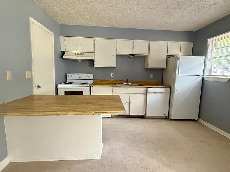 3022-3024 Bernice Dr — Photo 4