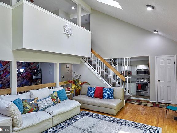 5th image of 22 Peachtree Ct