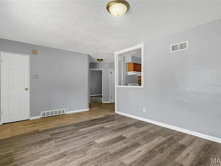 9713 Dennis Dr — Photo 6