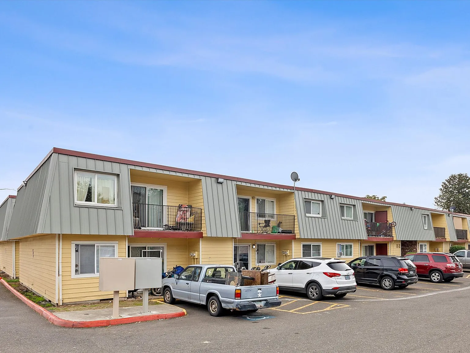 Executive East — Photo 2