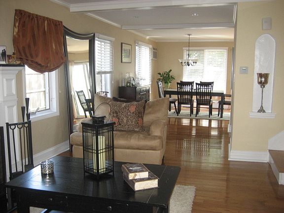 4th image of 463 Bell St
