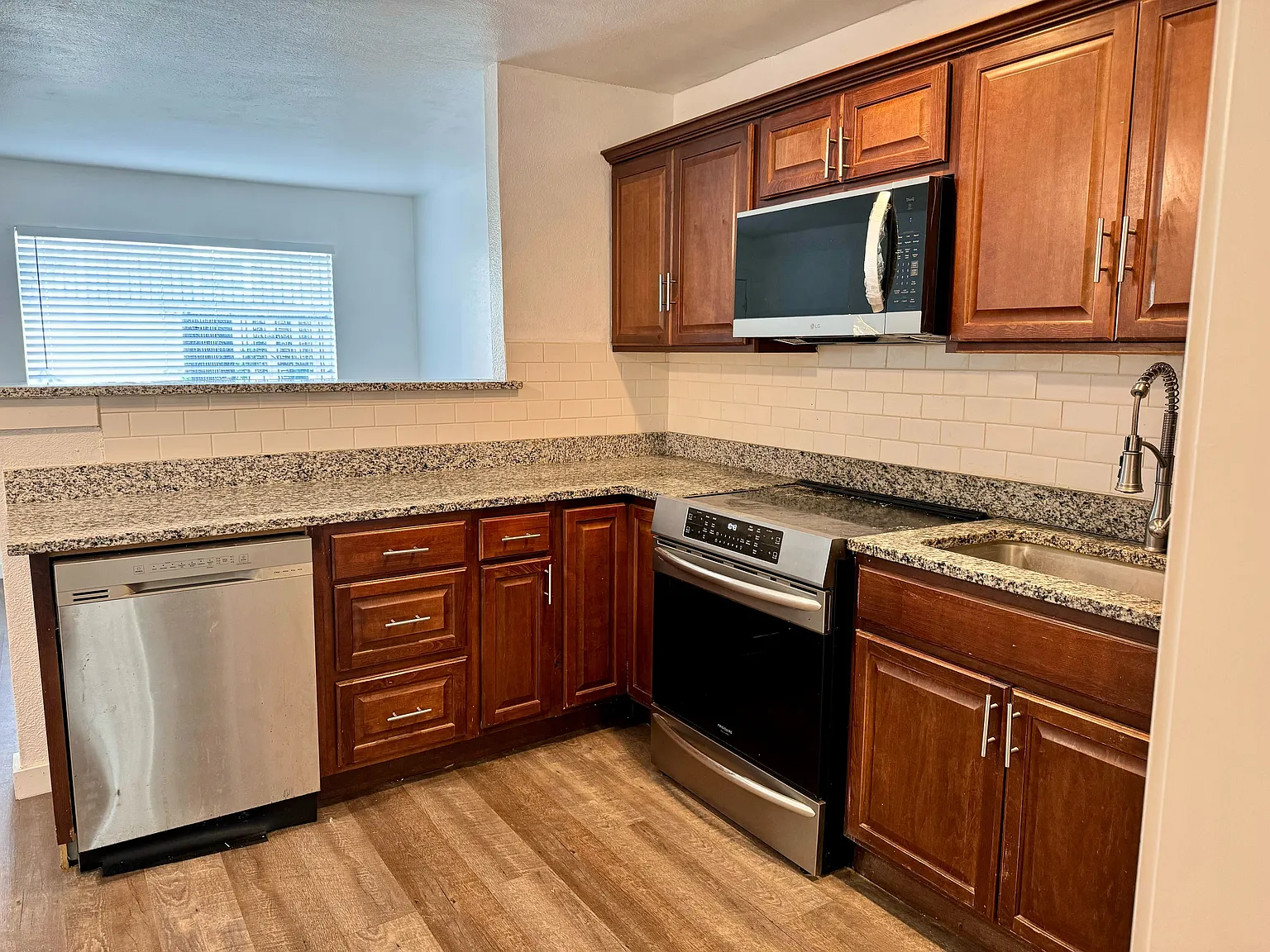 1 bed, 500 sqft, $895 — Photo 3