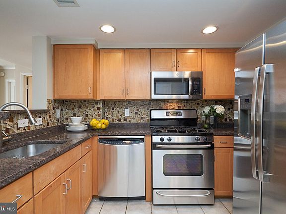 4th image of 1205 N Garfield St APT 806