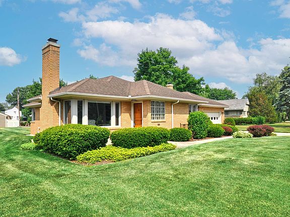 2nd image of 739 Country Club Ln