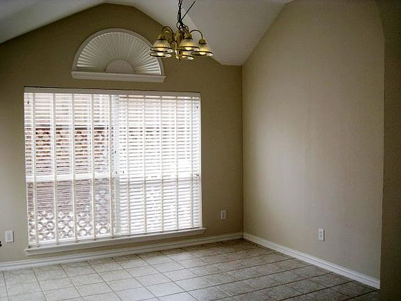 3rd image of 2416 Harvard Dr