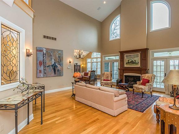 5th image of 3786 Lois Ln NE