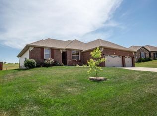 870 E Stone Crest Dr, Nixa, MO 65714