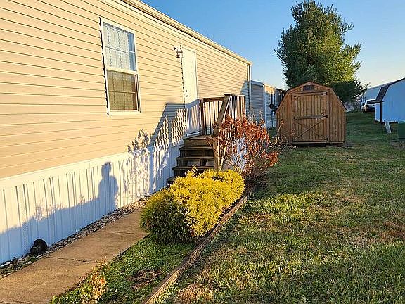 3rd image of 552 Birchwood Cir
