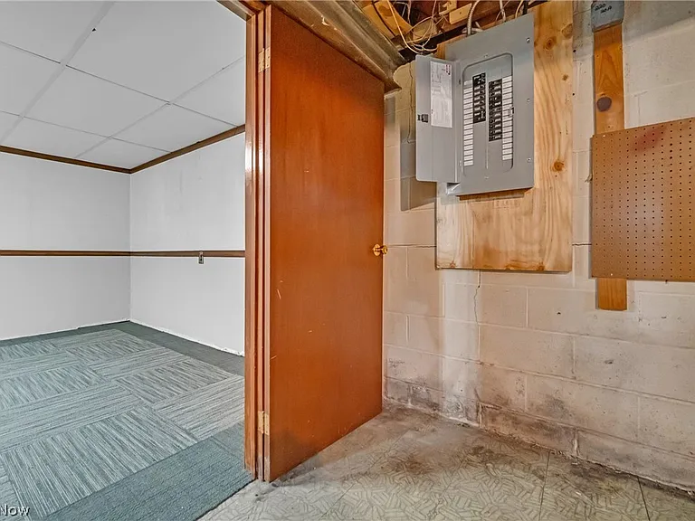 15067 Rochelle Dr — Photo 22