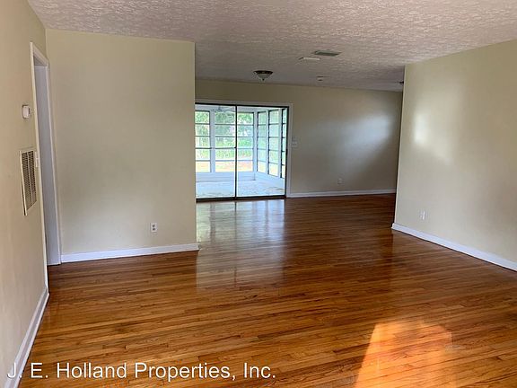4th image of 2602 Pine Summit Dr E