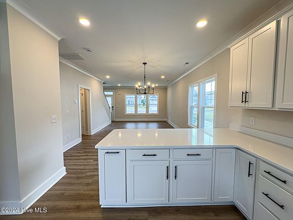 4th image of 180 Pine View Boulevard