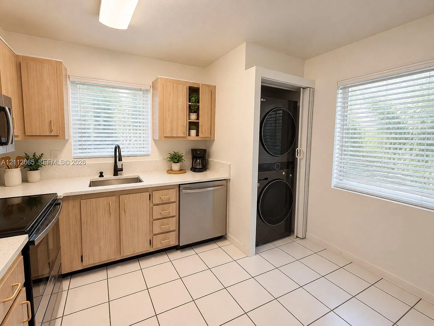 2 bed, 2.0 bath, 5724 sqft, $2,100 — Photo 4