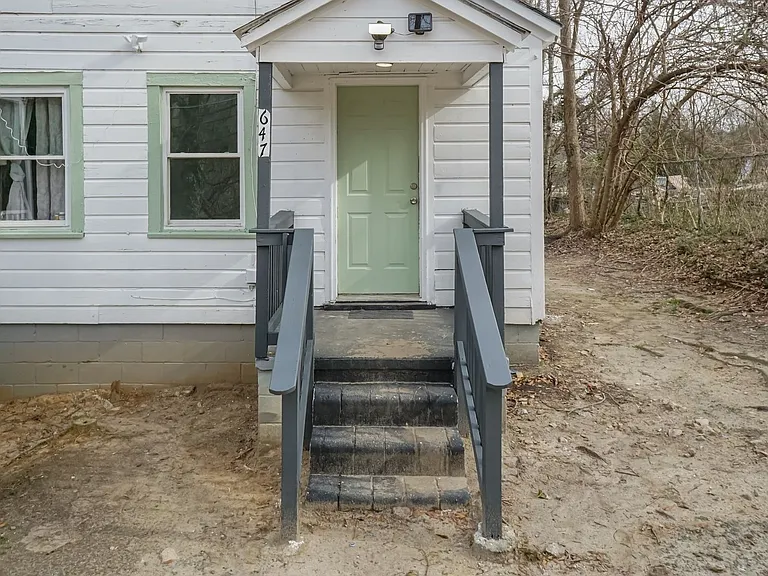 647 Arch St — Photo 2
