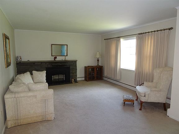 5th image of 5 Saint Stephens Ln E