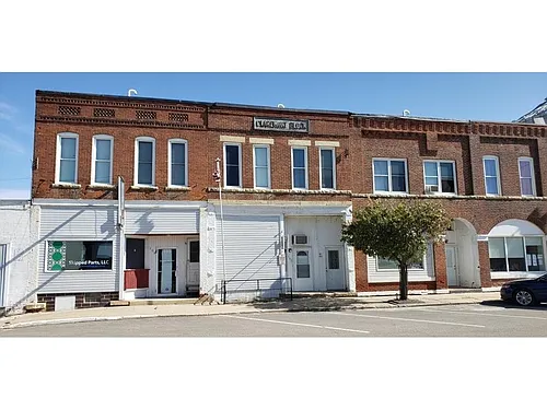 101 Elm St N Photo 1