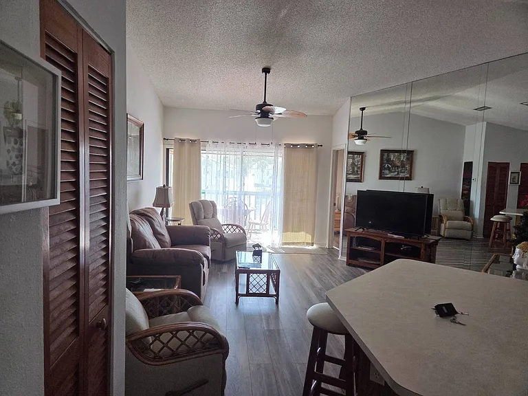 4915 Casablanca Cir #H-22 — Photo 3