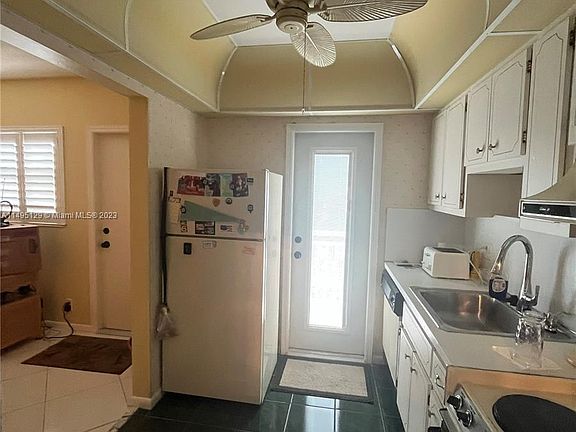 3rd image of 1951 NE 39th St APT 259